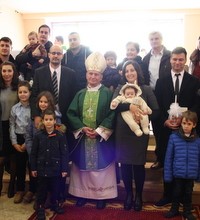 Biskup Pozaić krstio Josipa, peto dijete obitelji Pivac